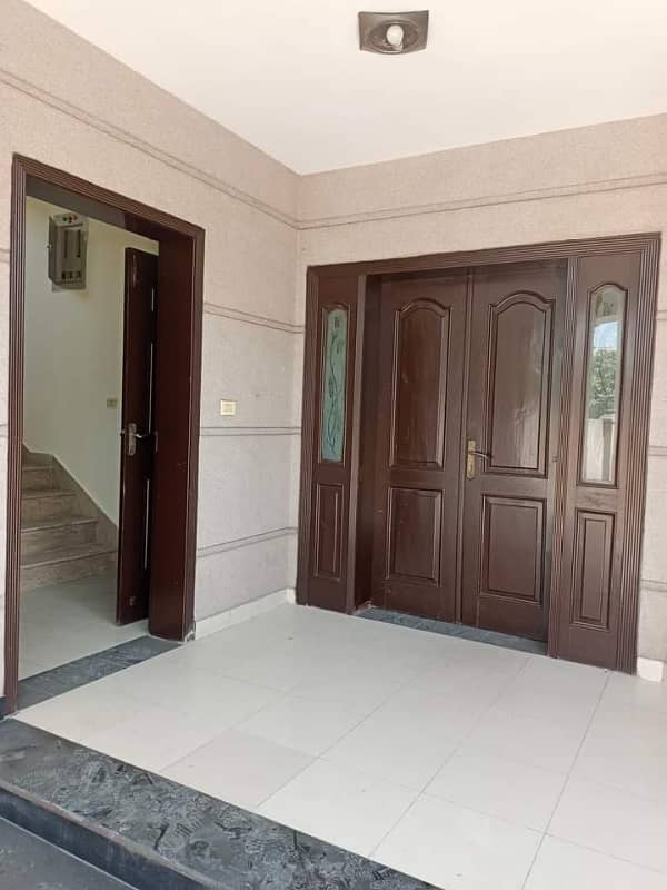 House available for Rent in Askari 11 sec-A Lahore 35