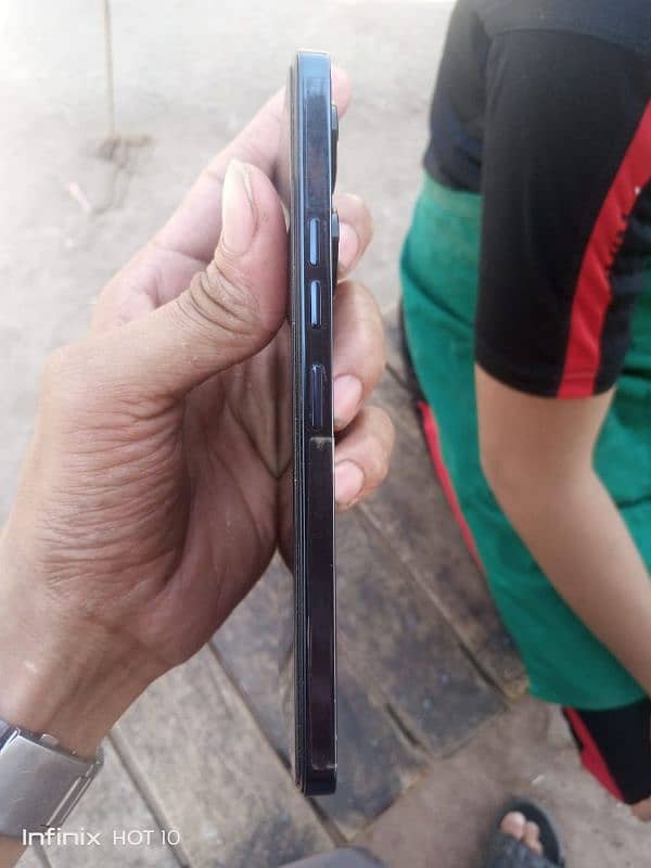 camon 20 pro arjent sale koi fult nhi ha no rpiar only mobile and chrg 2