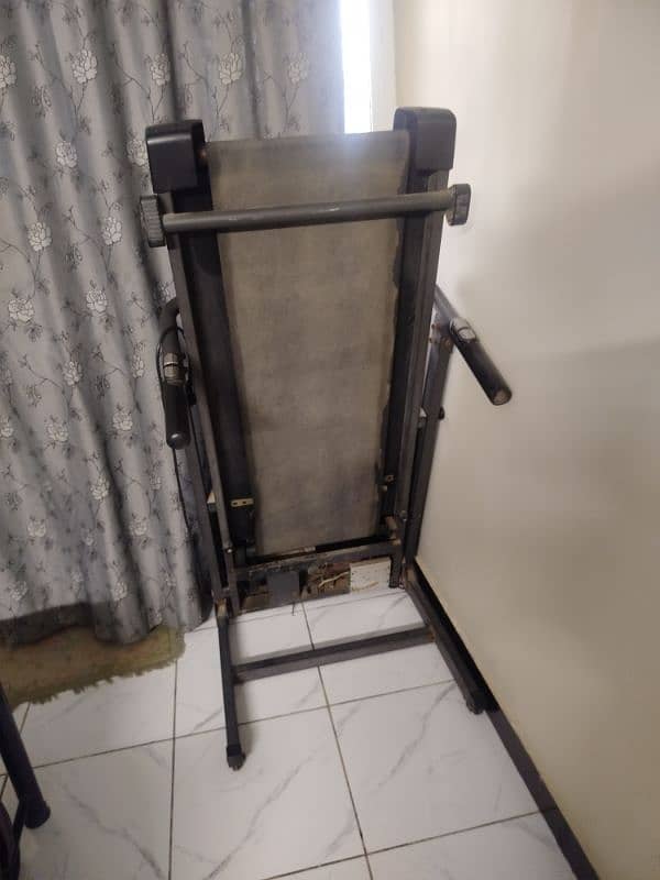 urgent sale treadmill used hai on hai 1