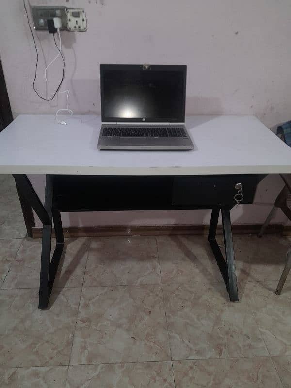 Big size gaming table few months used 0