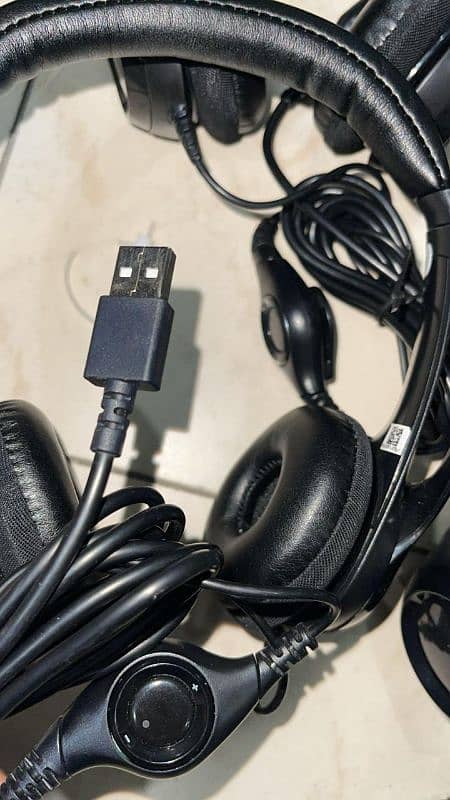 Logitech H390 usb headphone 1