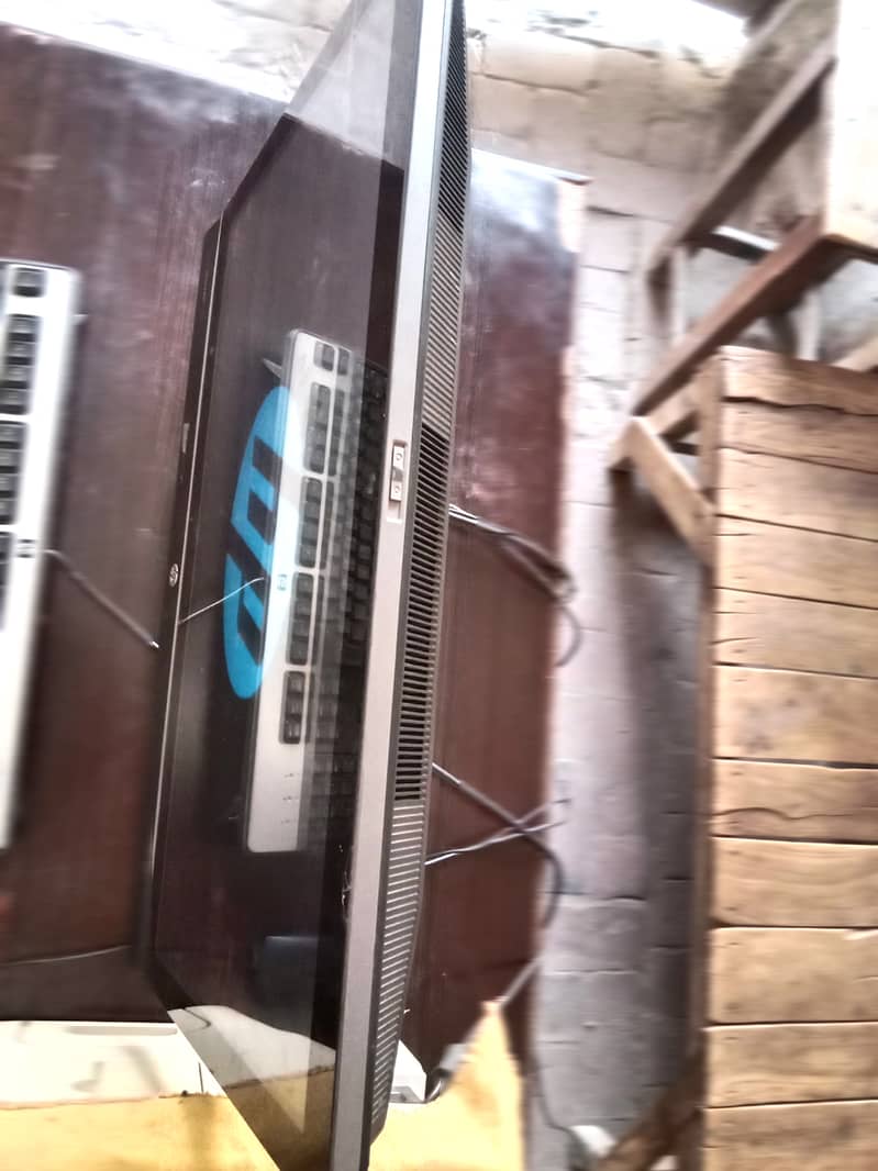 HP EliteOne 800 G5 LED PC - 8th Gen Core i5 8GB 500GB SSD 23.0" Touch 3