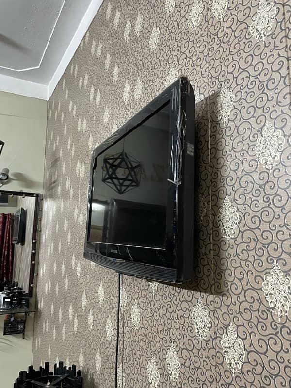 SAMSUNG 32 inch TV for sale 2