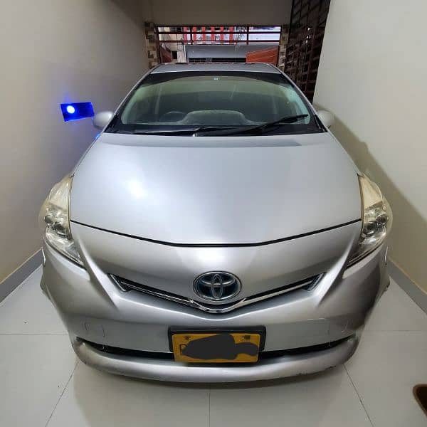 Toyota Prius Alpha G Led 2014 1