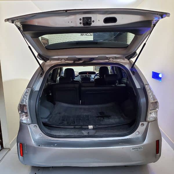Toyota Prius Alpha G Led 2014 3