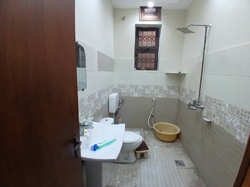 Allama Iqbal Town Corner House For Sale 9