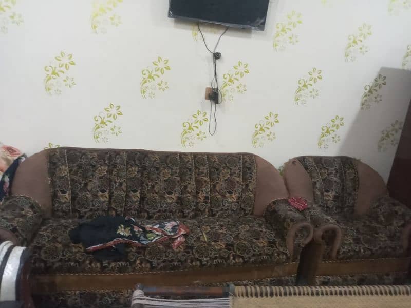 urgent for sell 5 seater sofas 0