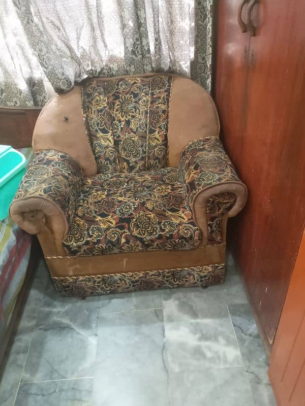 urgent for sell 5 seater sofas 1