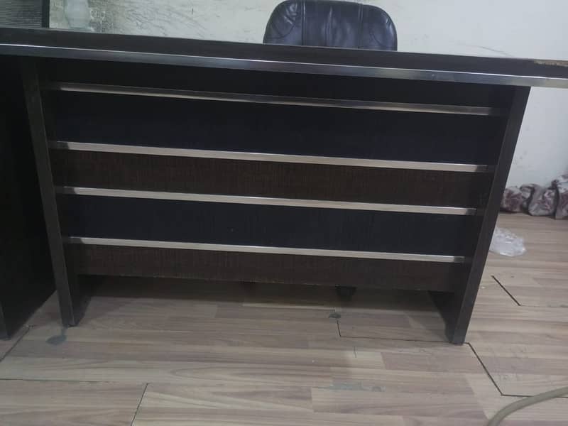 Office table - Executive Table availble for Sale 0