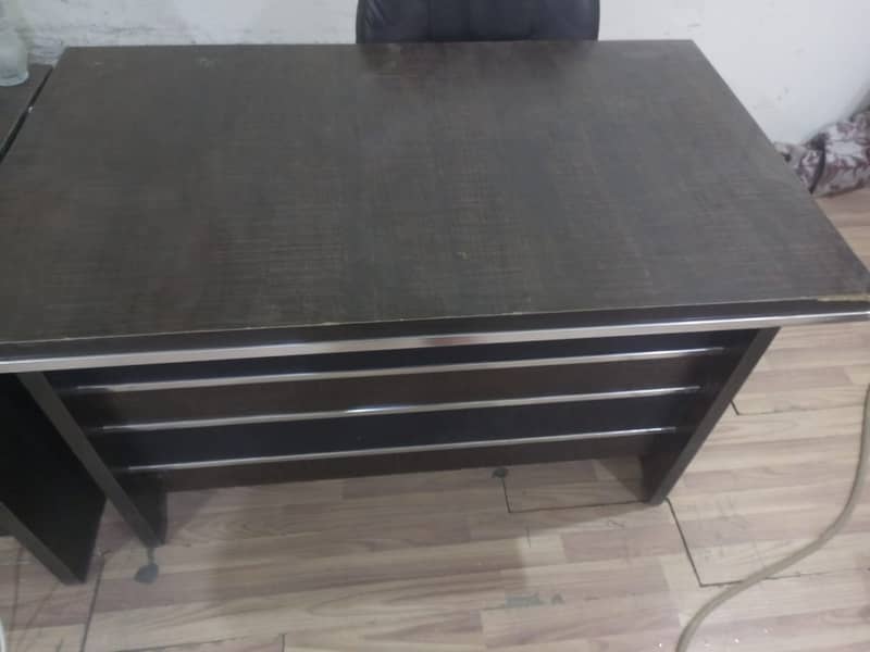 Office table - Executive Table availble for Sale 1