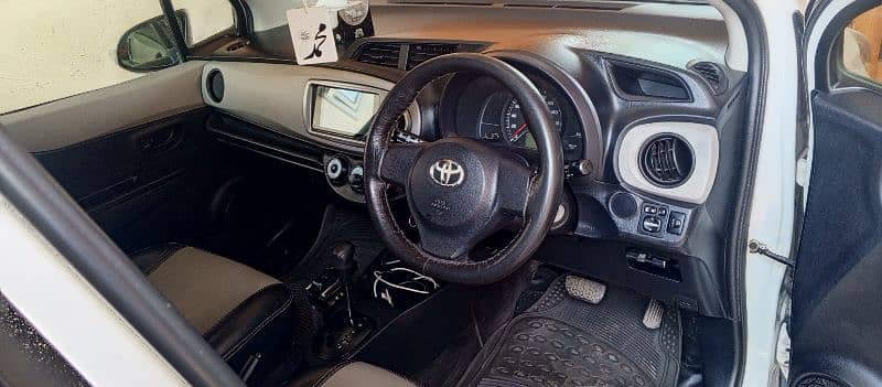 Toyota Vitz 2015 9