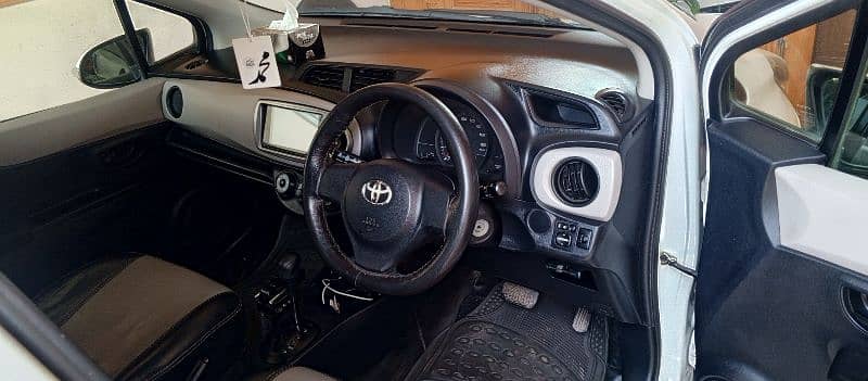 Toyota Vitz 2015 11