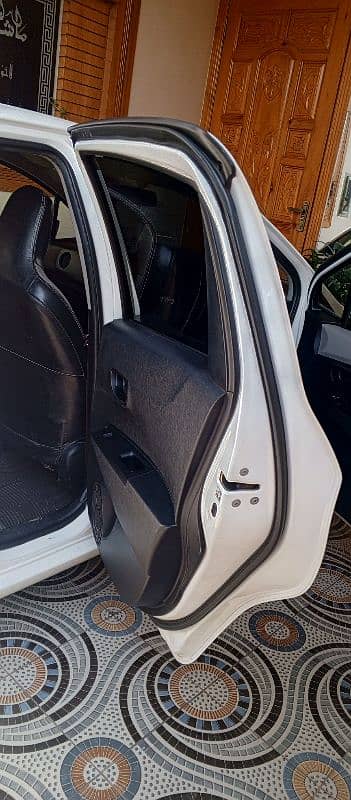 Toyota Vitz 2015 13