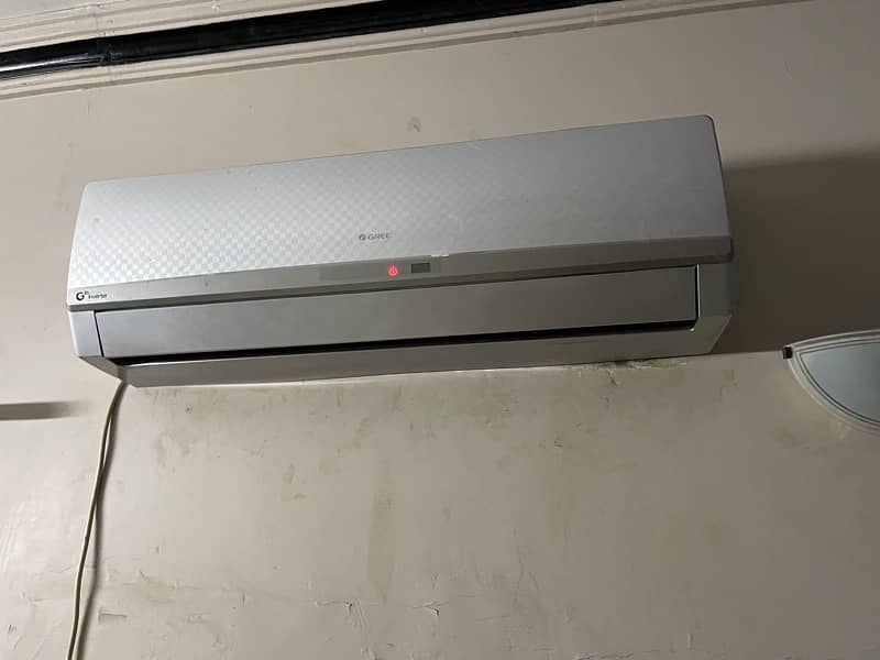 Gree 1 ton DC Inverter for sale in good condition 0