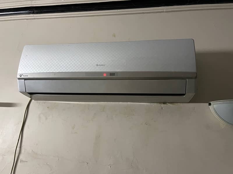 Gree 1 ton DC Inverter for sale in good condition 1