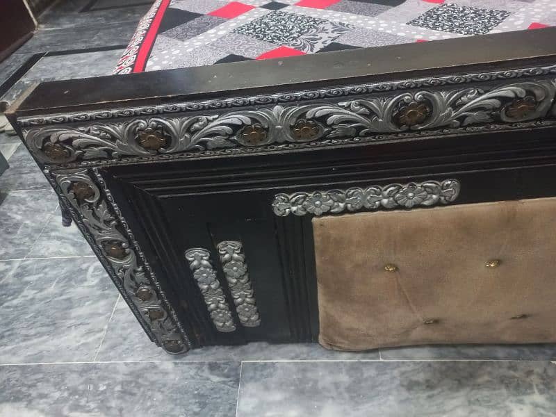 King size bed in good condition without matters 5