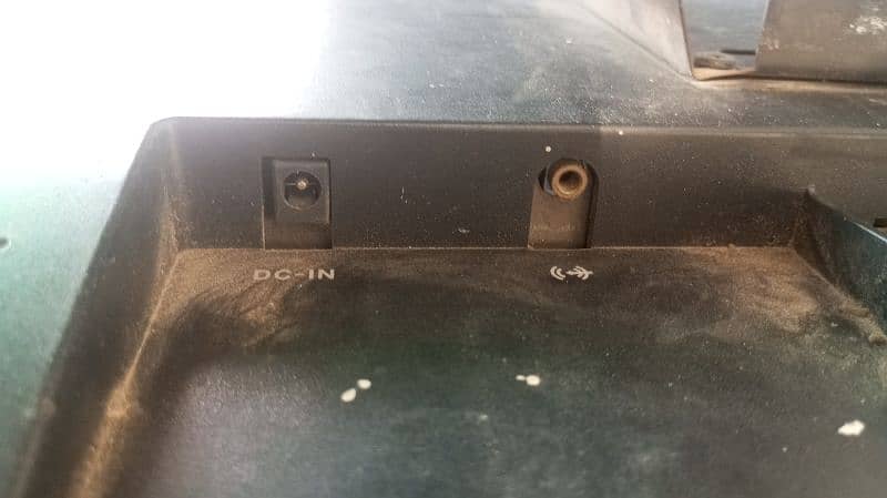 20" LCD for sell sirf heat ki wja se screen cover pr nishan ha 3