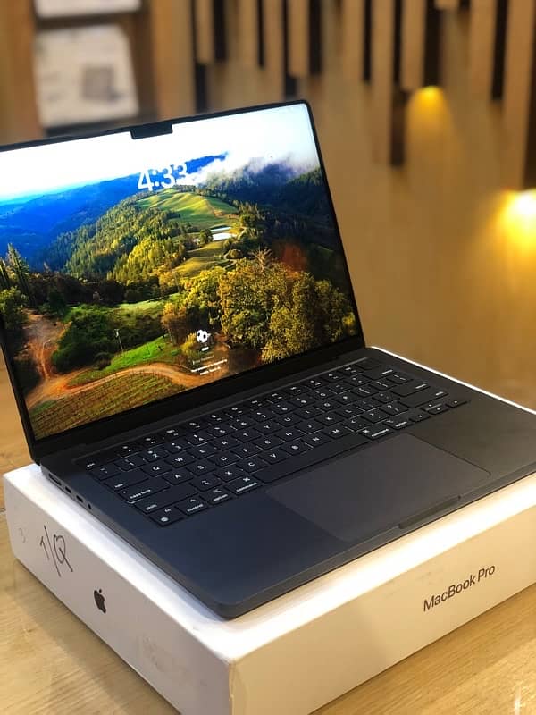 Mac book M3 pro 18 gb ram , 512 gb 14inch black till waranty 0