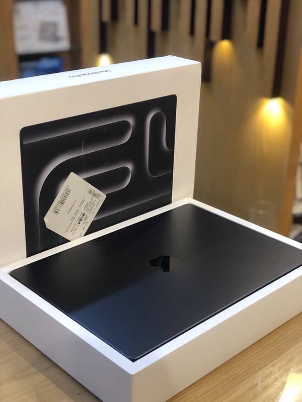 Mac book M3 pro 18 gb ram , 512 gb 14inch black till waranty 1