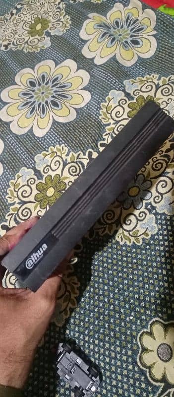 dahua DVR CCTV camera video recorder 4 channels with 500 GB hard disk 1