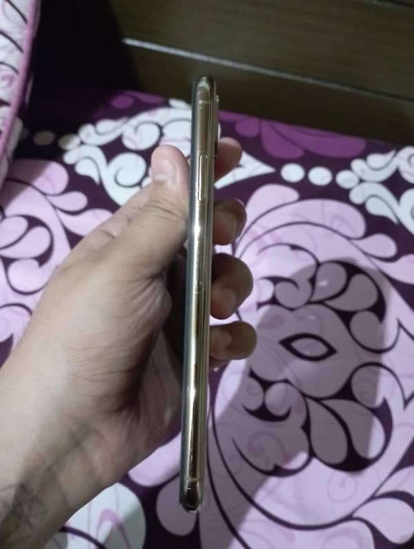 iPhone XS Max / PTA Approved / Dual SIM / 256GB/Read Discription first 3