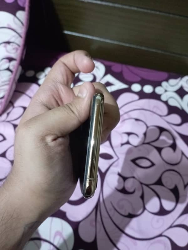 iPhone XS Max / PTA Approved / Dual SIM / 256GB/Read Discription first 5