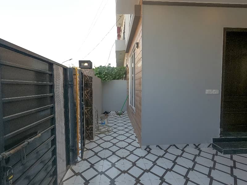 Reserve A Prime Location House Now In Central Park - Block B 5
