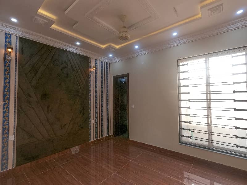 Reserve A Prime Location House Now In Central Park - Block B 8