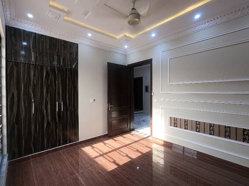 Reserve A Prime Location House Now In Central Park - Block B 9