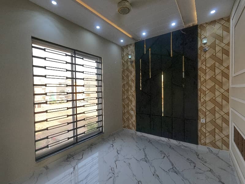 Reserve A Prime Location House Now In Central Park - Block B 14