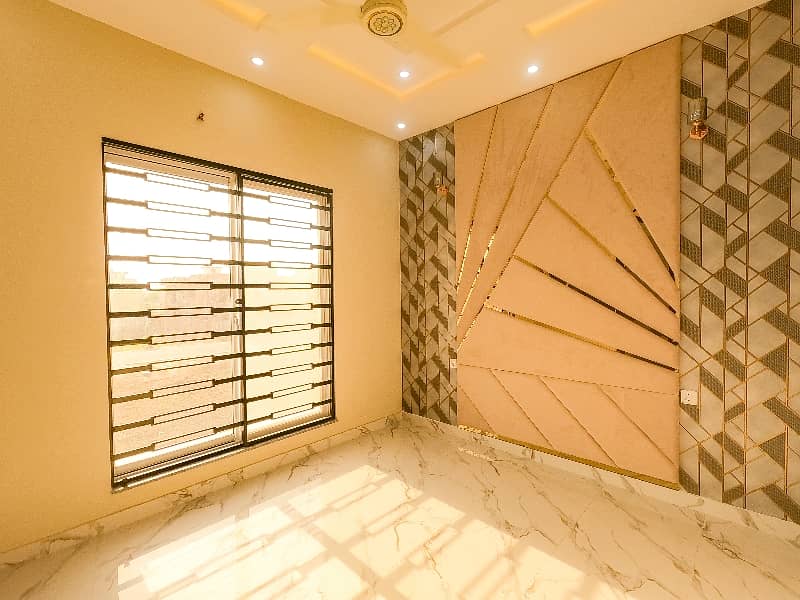Reserve A Prime Location House Now In Central Park - Block B 18
