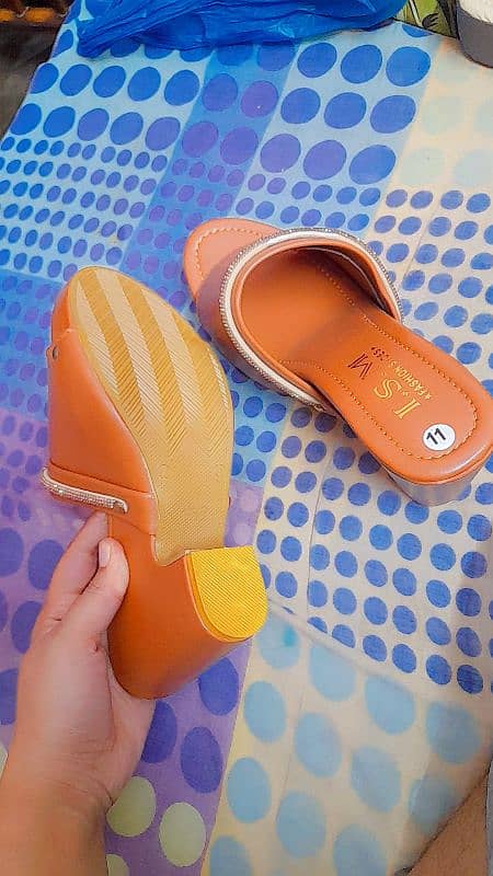 Selling new and good condition sandals at a very reasonable price 3