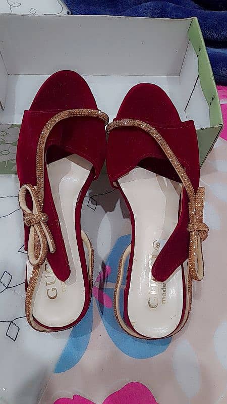 Selling new and good condition sandals at a very reasonable price 8