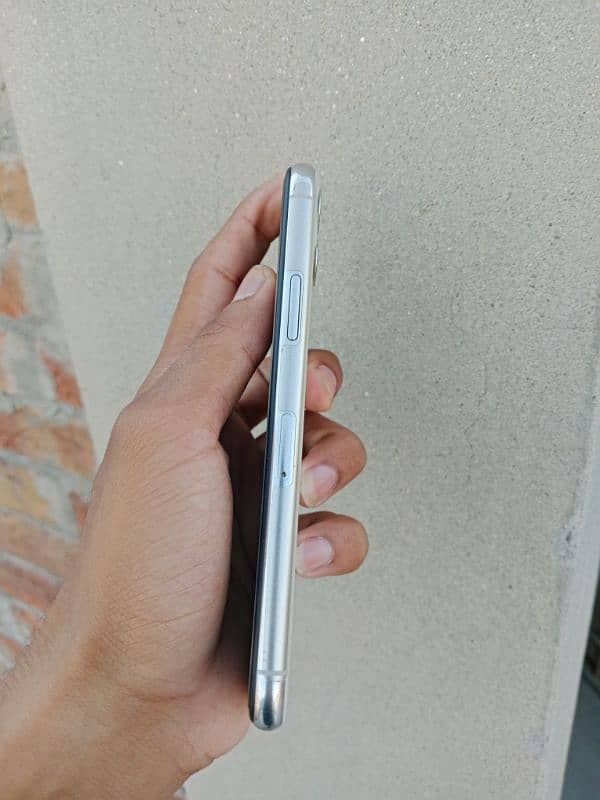 iPhone 11 pro 2 sim PTA 3