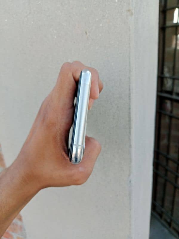 iPhone 11 pro 2 sim PTA 5
