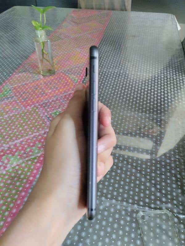 iPhone 8 (64GB) –  No Faults – Black Color 7