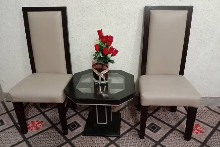 Dinning table with chairs For Sale 1