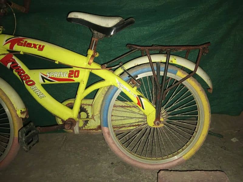 faream hig wait he rim b extra taron wale hain good condition 8 se 10 0