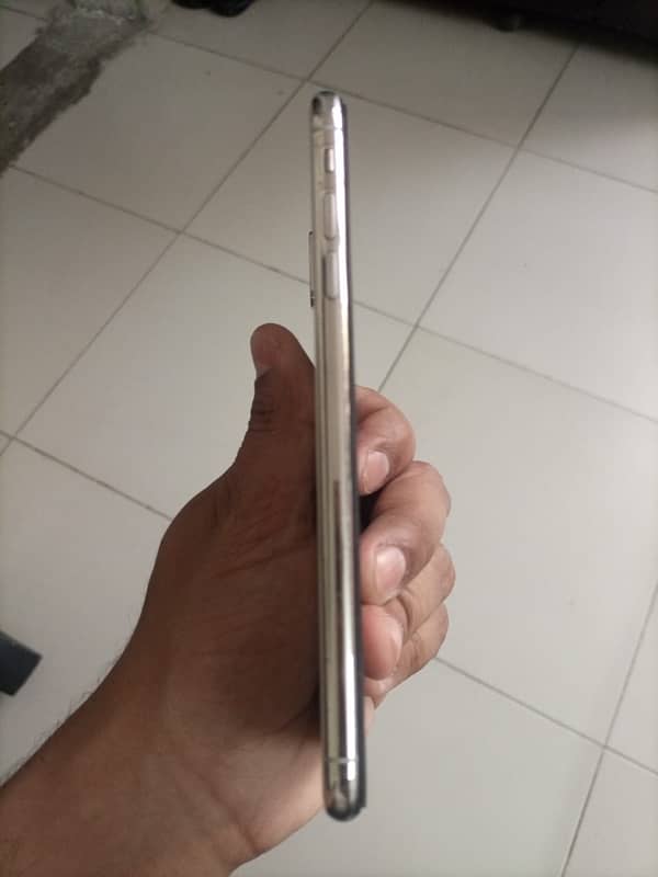 iphone xs max 64gb white non pta 80% 5