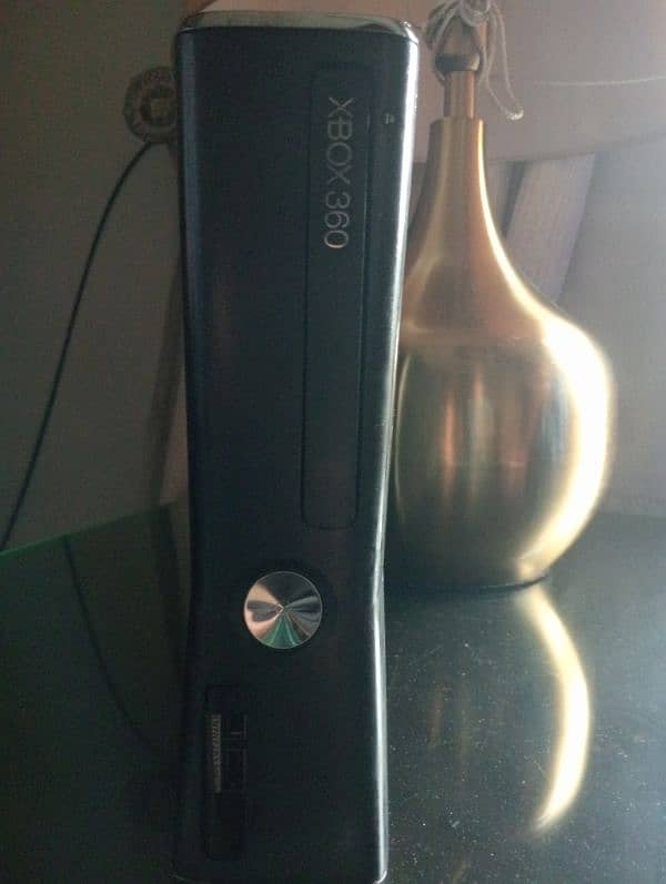 Xbox 360 black 30 games 0