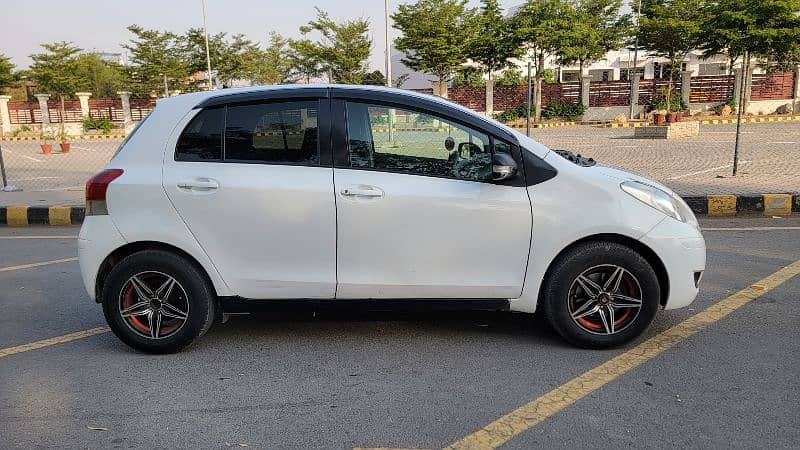 Toyota Vitz 2009 Full option 2