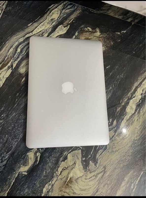 Macbook Air 2015 | Core i5 | 8GB RAM | 256GB SSD 1