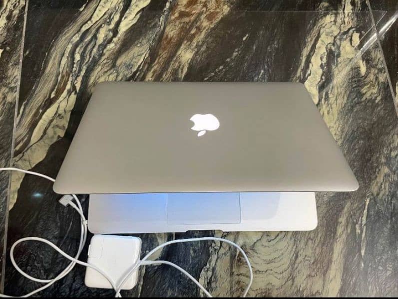 Macbook Air 2015 | Core i5 | 8GB RAM | 256GB SSD 2