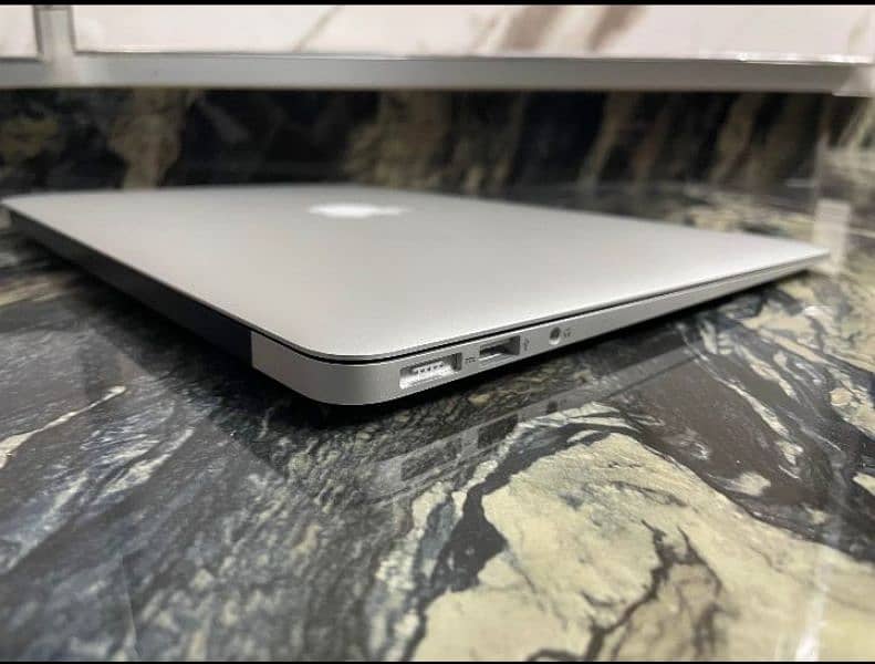 Macbook Air 2015 | Core i5 | 8GB RAM | 256GB SSD 4