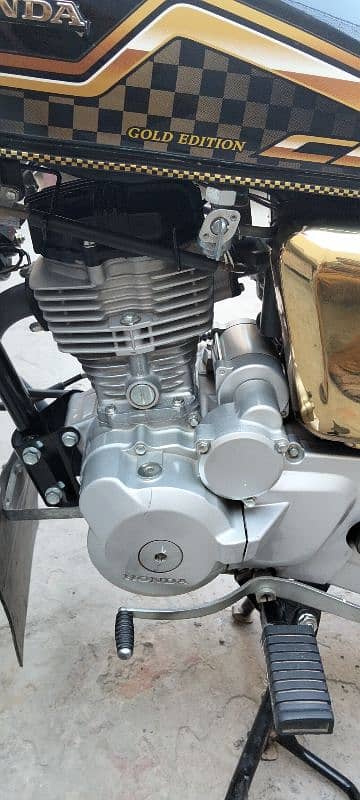 Golden edition Self Start Honda 125 1