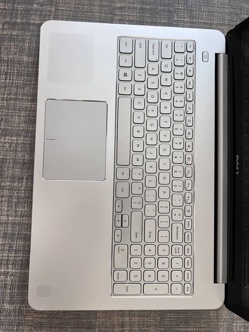 Dell inspiron 15 i7 -4500 CPU @ 1.80GHz Hard-disk 256 GB SSD 1