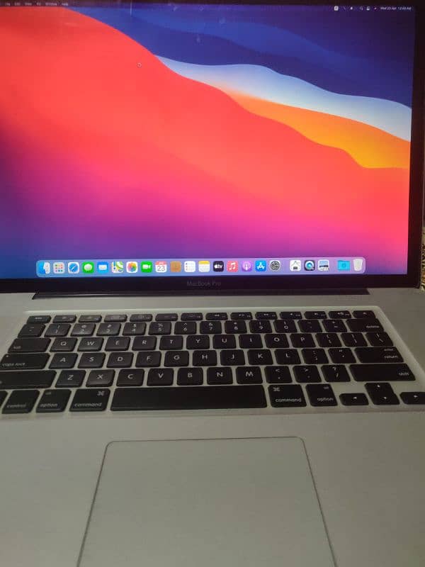 MacBook pro 17 inch (128 + 1TB) 2