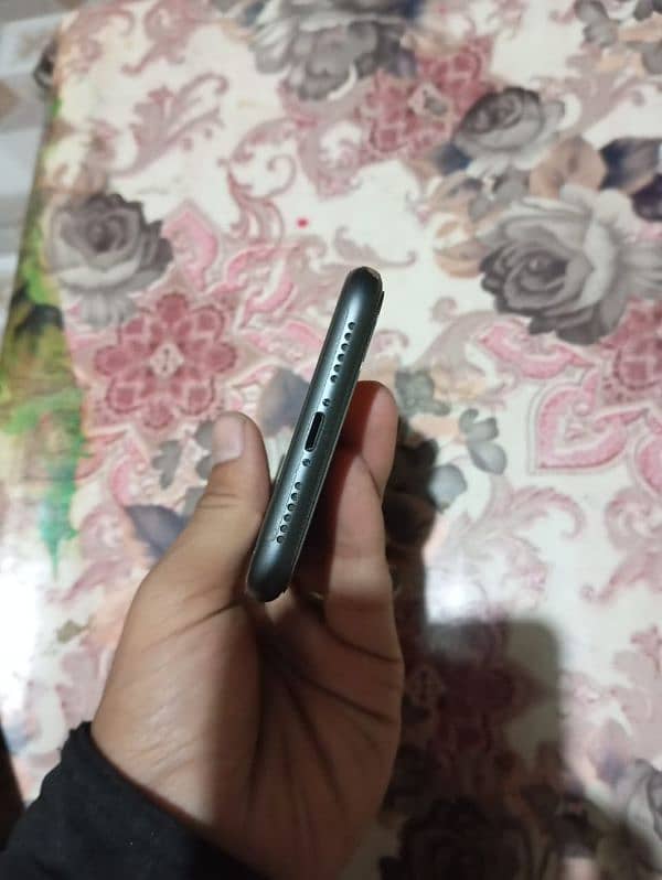 I phone 11 urgent sale for money 1