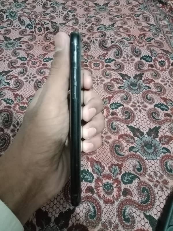 I Phone XR 3
