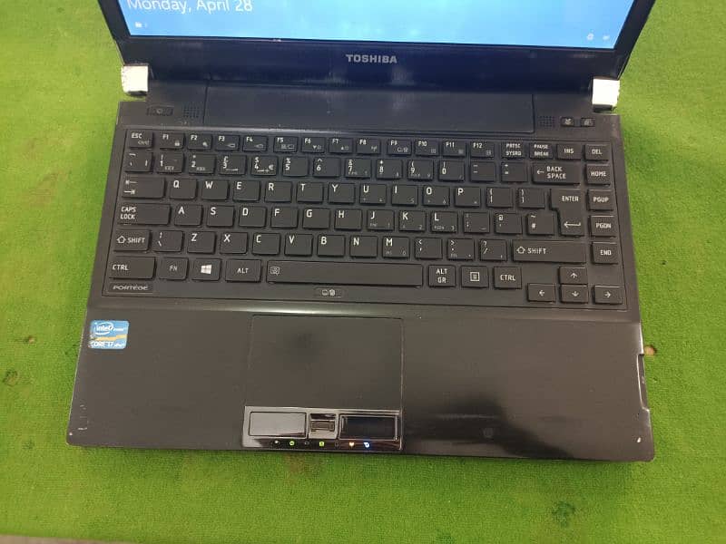 Toshiba laptop 17000 1